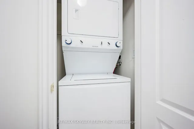 Additional image 30 of 14 Kayak Heights