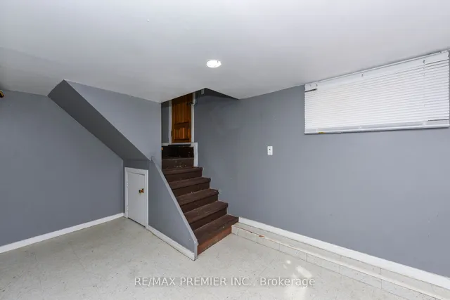 Additional image 20 of 165 Lambton Ave