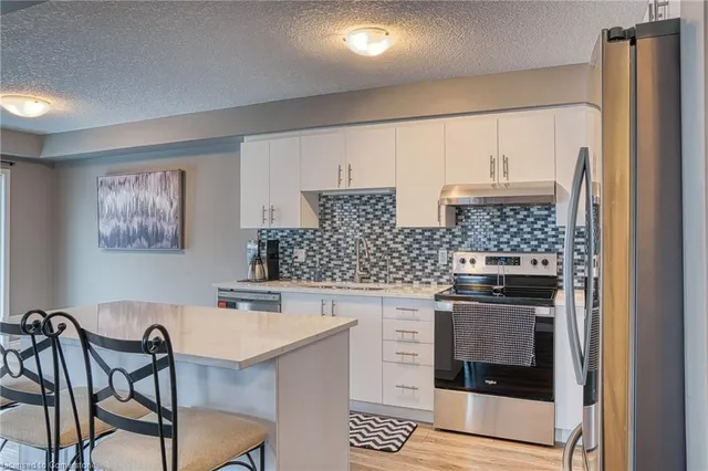 Additional image 7 of 105 Woodbine Ave