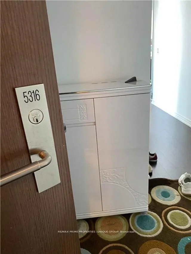 Additional image 16 of 386 Yonge St Unit 5316