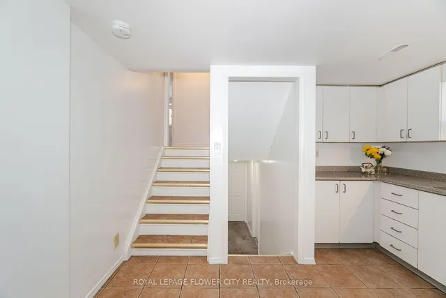 Additional image 8 of 144 ABELL Dr