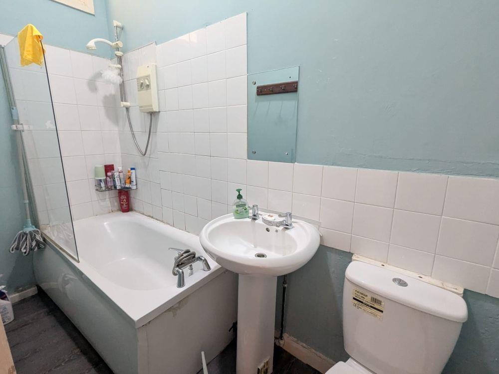 Additional image 4 of 41, West Park Road Bradford, BD8 9SG