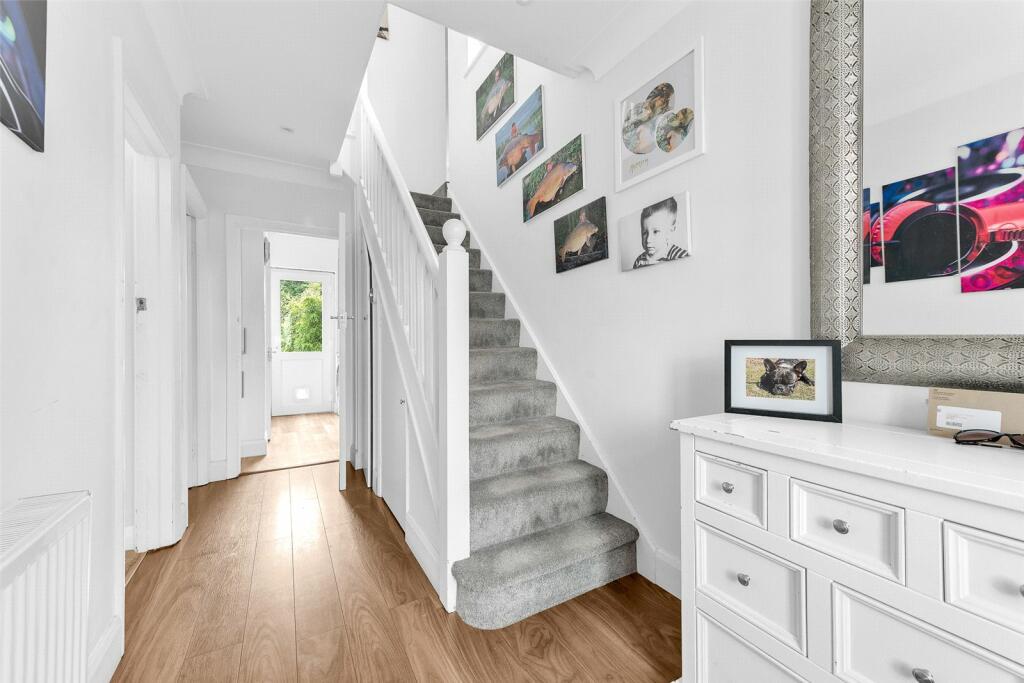 Additional image 10 of Daerwood Close, Bromley, Kent, BR2