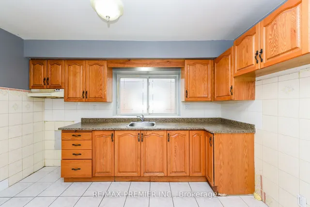 Additional image 10 of 165 Lambton Ave