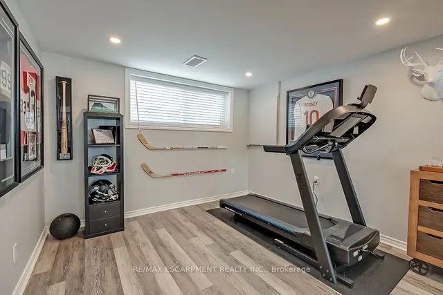 Additional image 33 of 693 Inverary Rd