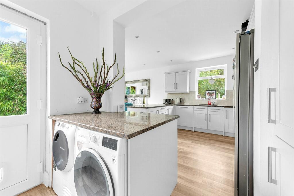 Additional image 6 of Daerwood Close, Bromley, Kent, BR2