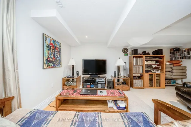 Additional image 27 of 10 Pauline Cres Unit 2