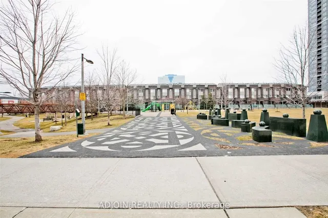 Additional image 29 of 181 Village Green Sq Unit 1113