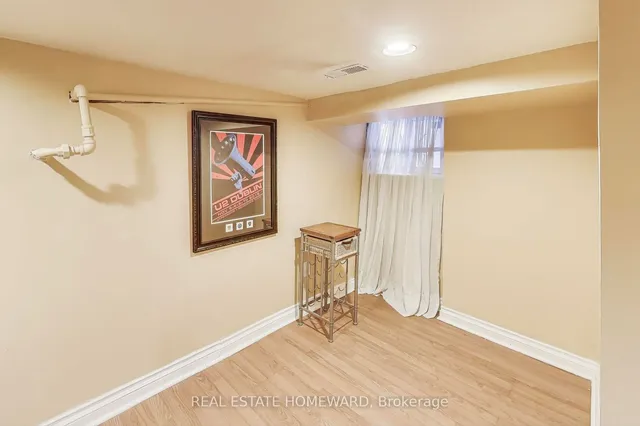 Additional image 20 of 36 Eastmount Ave