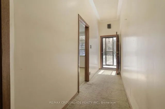 Additional image 3 of 734 Adelaide St