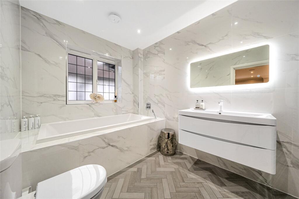 Additional image 32 of Meadow Way, Farnborough Park