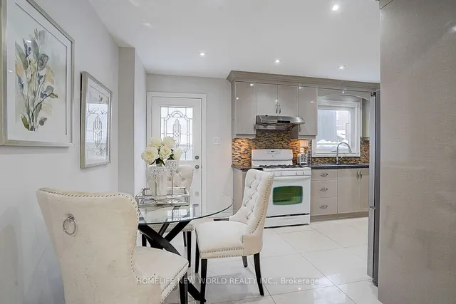 Additional image 7 of 17 Pale Moon Cres