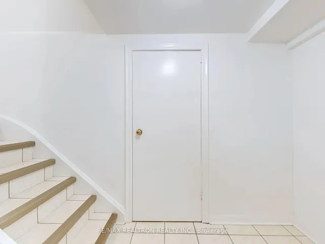 Additional image 24 of 981 Caledonia Rd