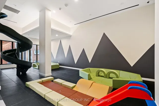 Additional image 38 of 39 Roehampton Ave Unit 2304