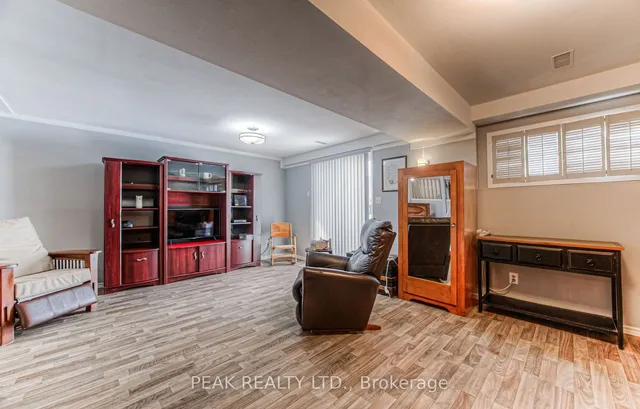 Additional image 23 of 93 Uxbridge Cres