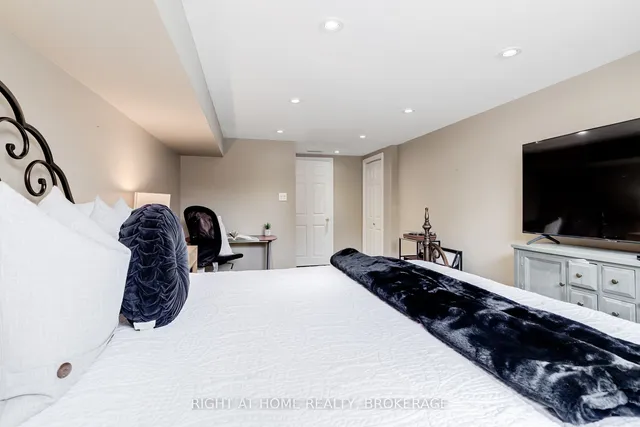 Additional image 5 of 703 Briar Cres