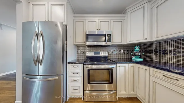 Additional image 13 of 1007 Earl Cres