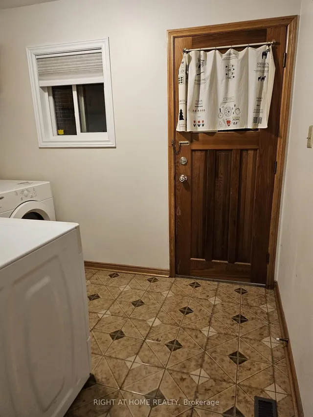 Additional image 8 of 391 Parkview Ave