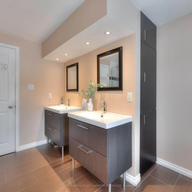 Additional image 36 of 105 Sabrina Cres