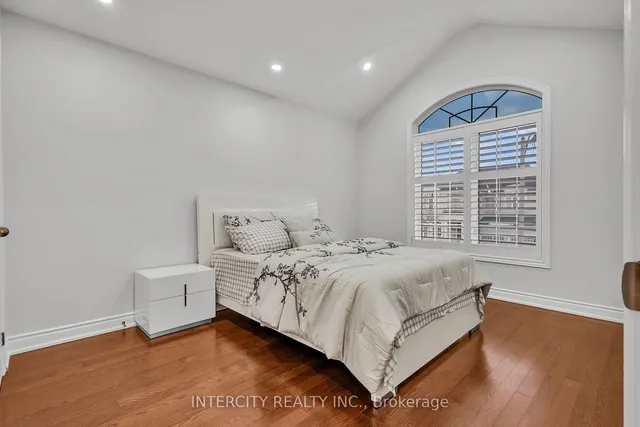 Additional image 32 of 22 Pasadena Ave