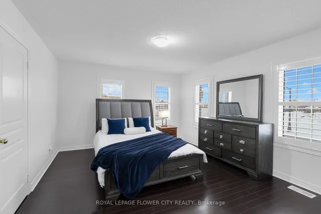 Additional image 36 of 28 DRUMMONDVILLE Dr