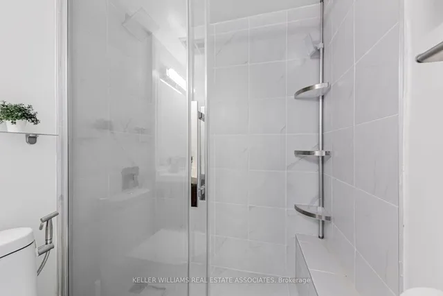 Additional image 14 of 760 Lawrence Ave Unit 15