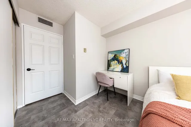 Additional image 26 of 30 Greenfield Ave Unit 514