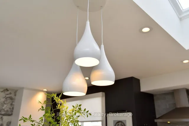 Additional image 22 of 672 Montego Cres