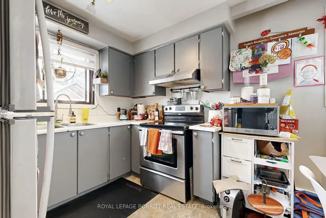 Additional image 25 of 15 Muskoka Ave