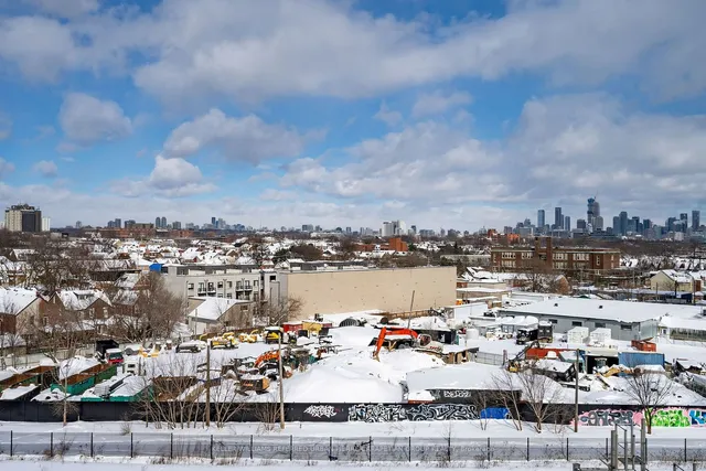 Additional image 38 of 57 Brock Ave Unit 609