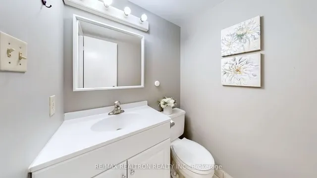 Additional image 32 of 633 Bay St Unit 1008