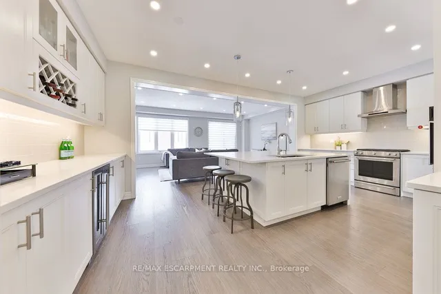 Additional image 11 of 2 Vaudeville Dr