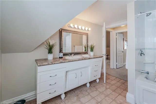 Additional image 37 of 33 Roland St