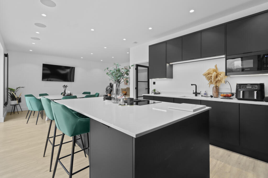 Additional image 7 of Swingate Cross, BN27