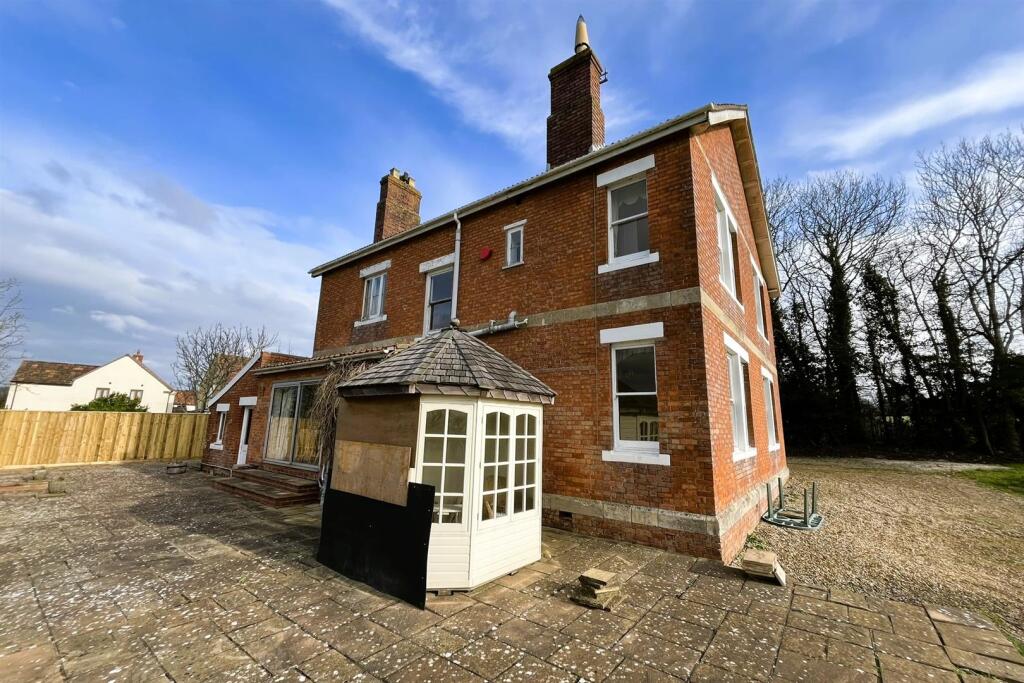 Additional image 4 of DETACHED | UPDATING | BADGWORTH