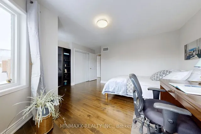 Additional image 33 of 1081 Holdsworth Cres