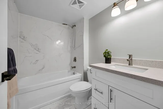 Additional image 24 of 30 Grand Trunk Cres Unit 709