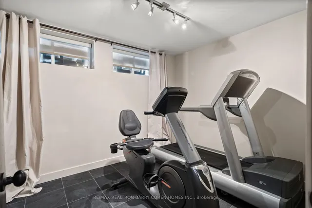 Additional image 32 of 72 Teddington Park Ave