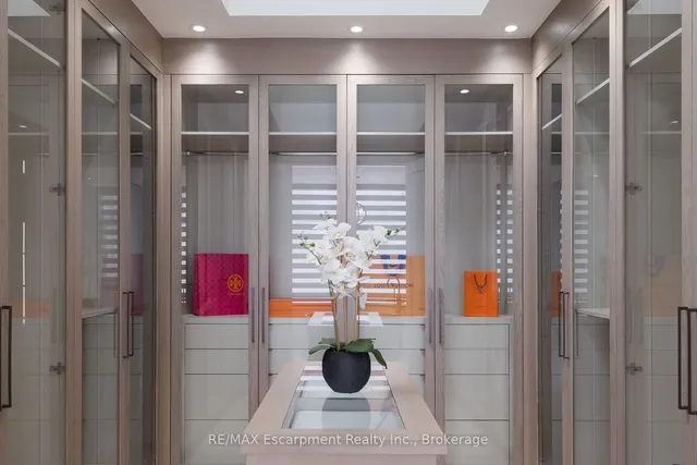 Additional image 27 of 2110 Blyth Cres