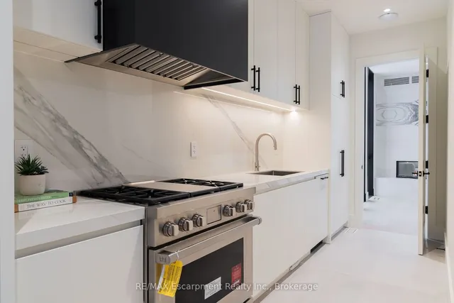 Additional image 17 of 2110 Blyth Cres