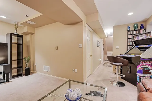 Additional image 34 of 50 Markham Rd Unit 15