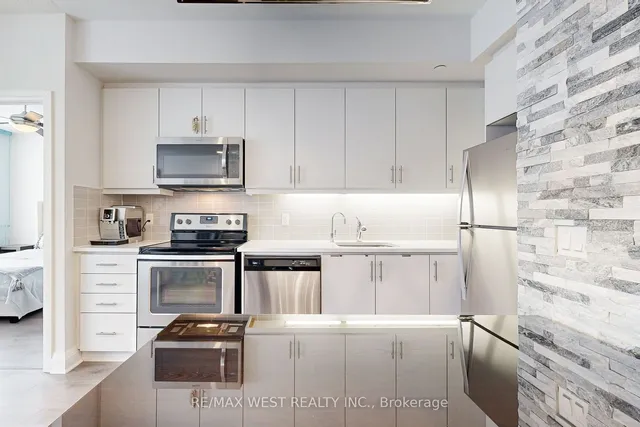 Additional image 9 of 17 Zorra St Unit 905