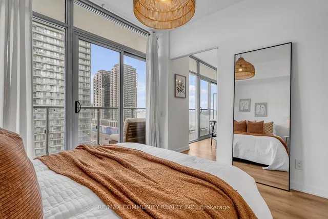 Additional image 16 of 105 The Queensway Unit 1516