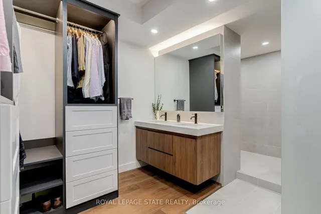 Additional image 27 of 71 Simcoe St Unit 2201