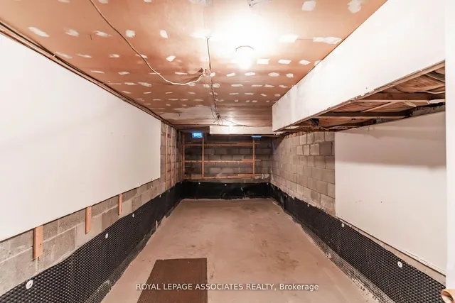 Additional image 27 of 89 Portage Ave