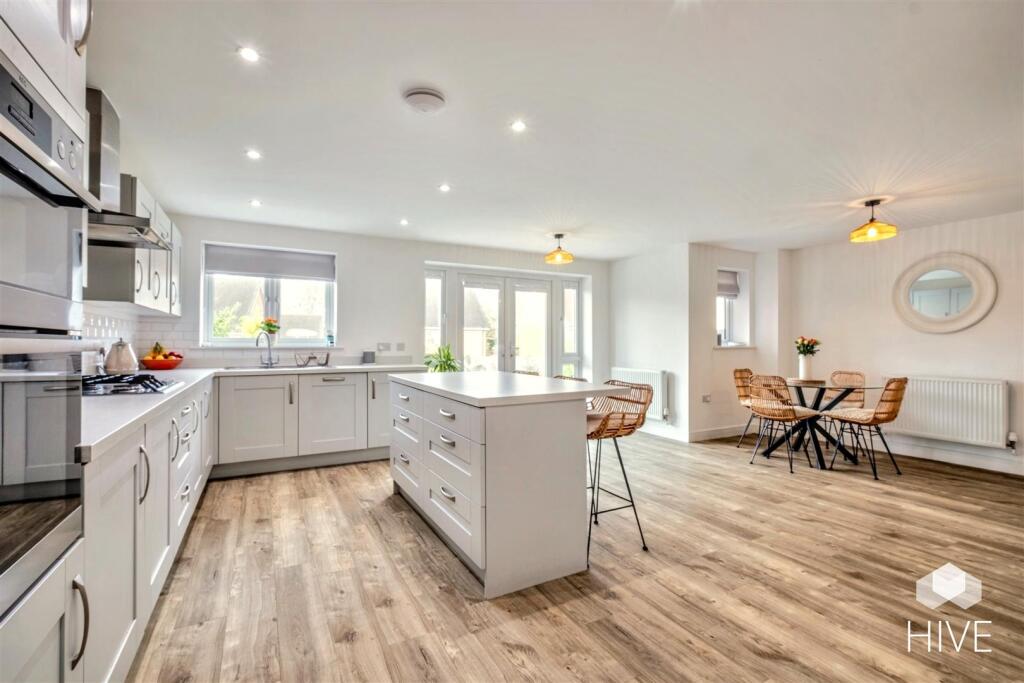 Additional image 6 of Horseshoe Crescent, Ferndown