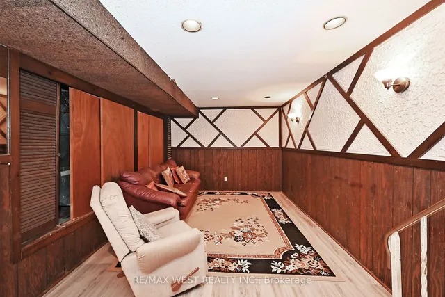 Additional image 40 of 39 Lindsey Ave