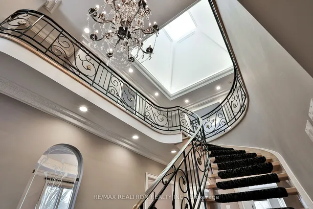 Additional image 29 of 243 Dunview Ave