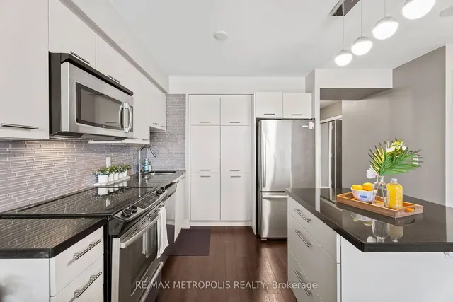 Additional image 7 of 135 Village Green Sq Unit 816