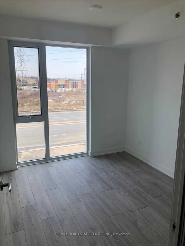 Additional image 9 of 3200 Dakota Common Unit B310